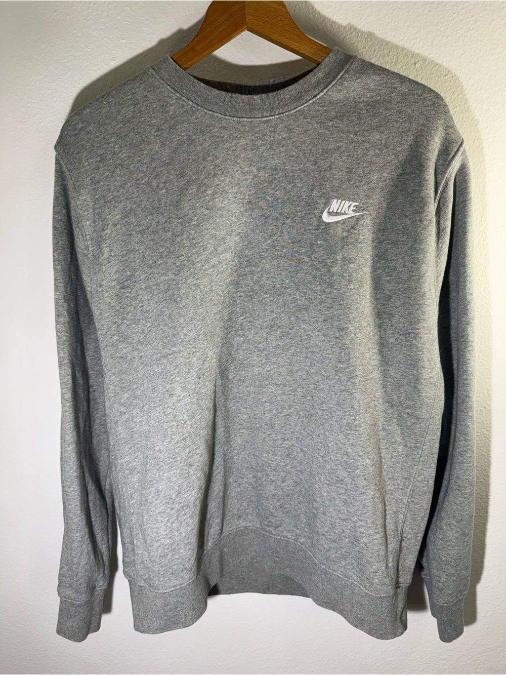 Nike Mens Grey Crewneck Sweatshirt Embroidered Logo Fleece Pullover Medium